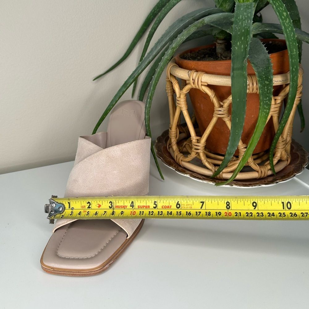 Marc Fisher LTD Barli Block Chunky Heel Suede Criss Cross Mules Sandals 11 Beige - Picture 12 of 14